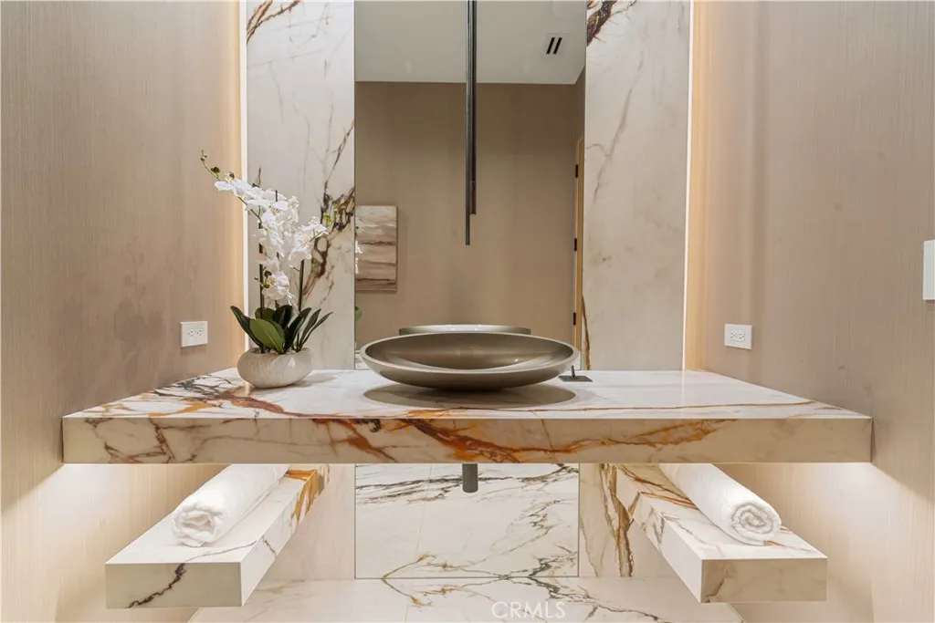 20620 Chatsboro Drive, Woodland Hills, California 91364 home-pic-18